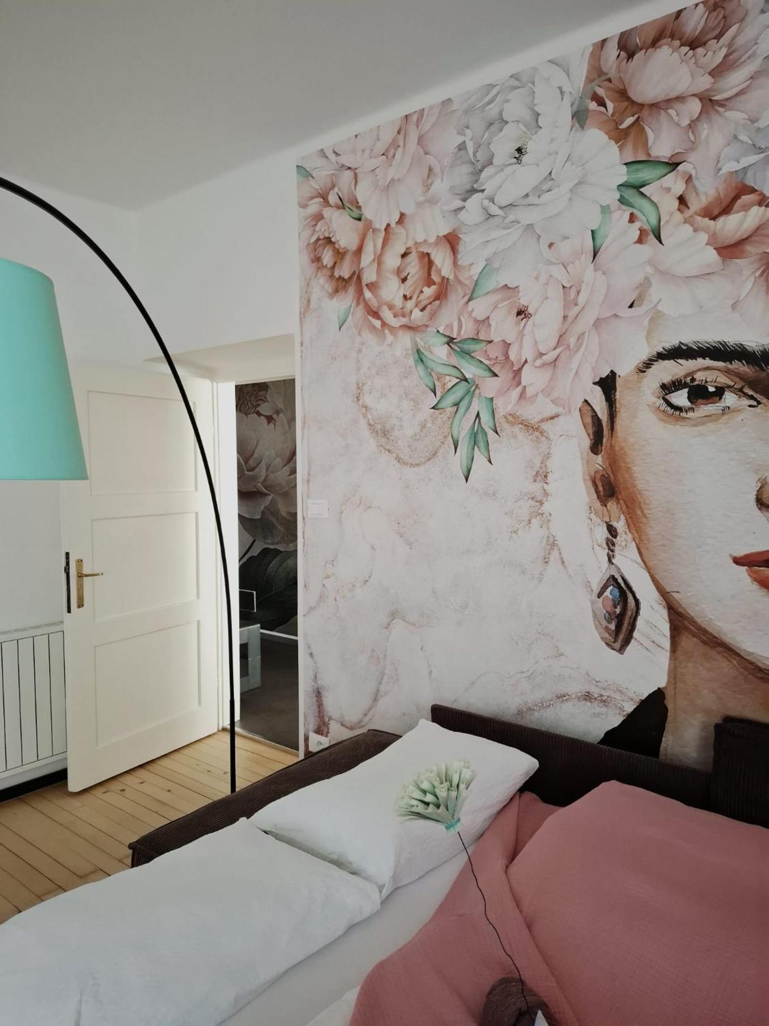 Apartment Wildflower In Privatvilla Im Herzen Merans Εξωτερικό φωτογραφία