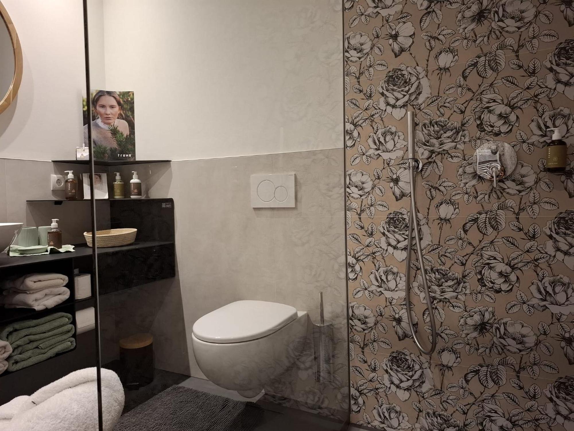Apartment Wildflower In Privatvilla Im Herzen Merans Εξωτερικό φωτογραφία