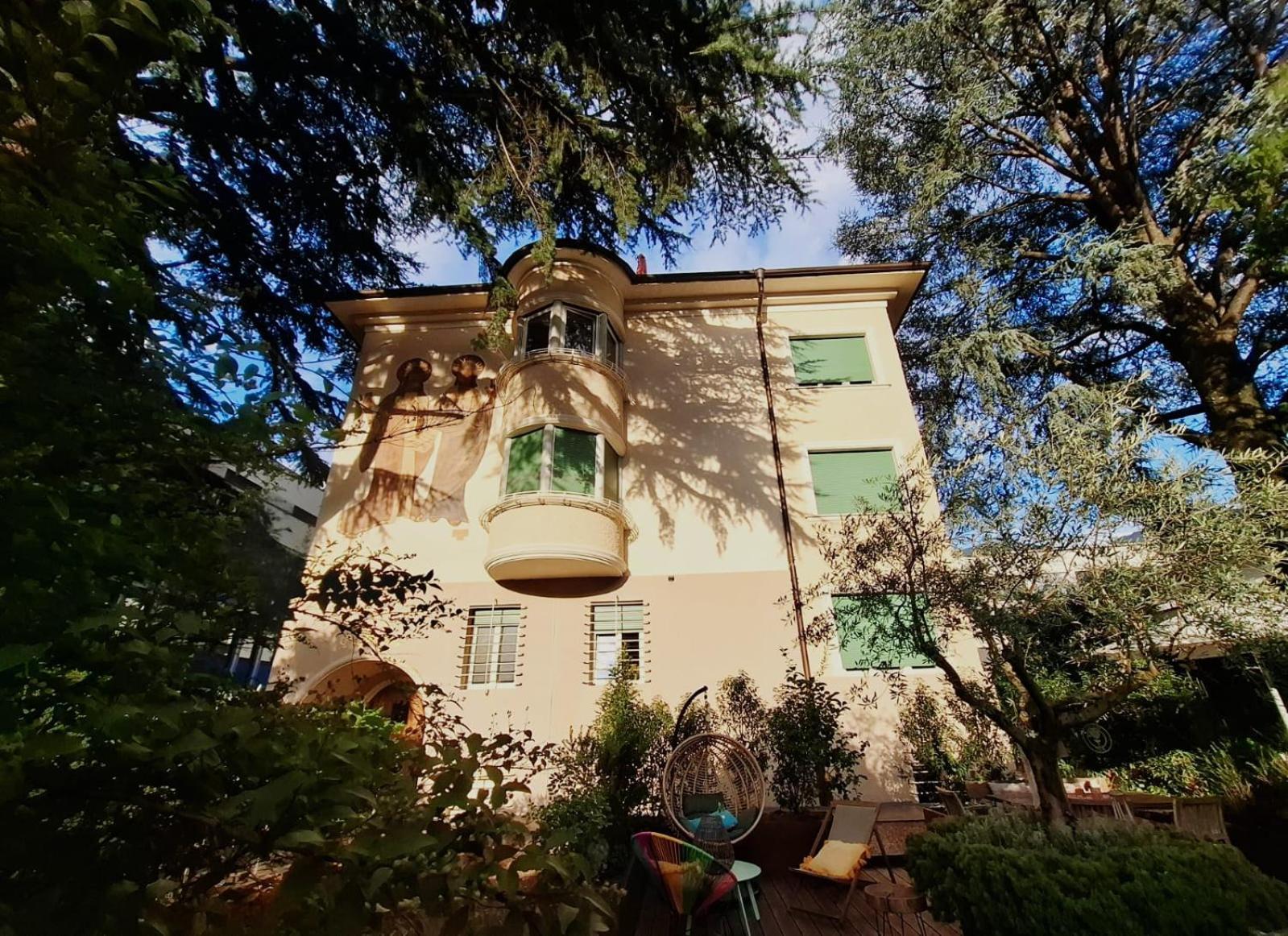 Apartment Wildflower In Privatvilla Im Herzen Merans Εξωτερικό φωτογραφία